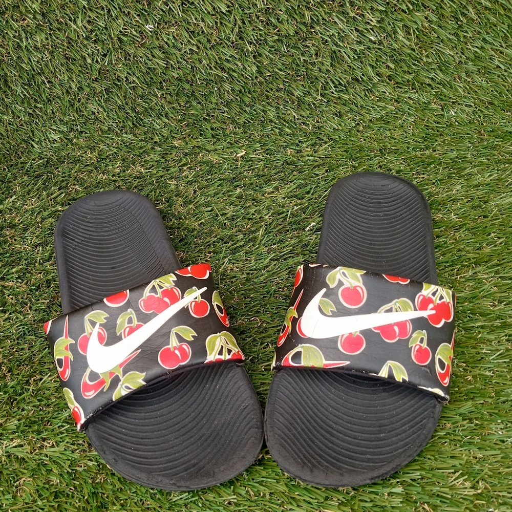Girls Nike cherry slides